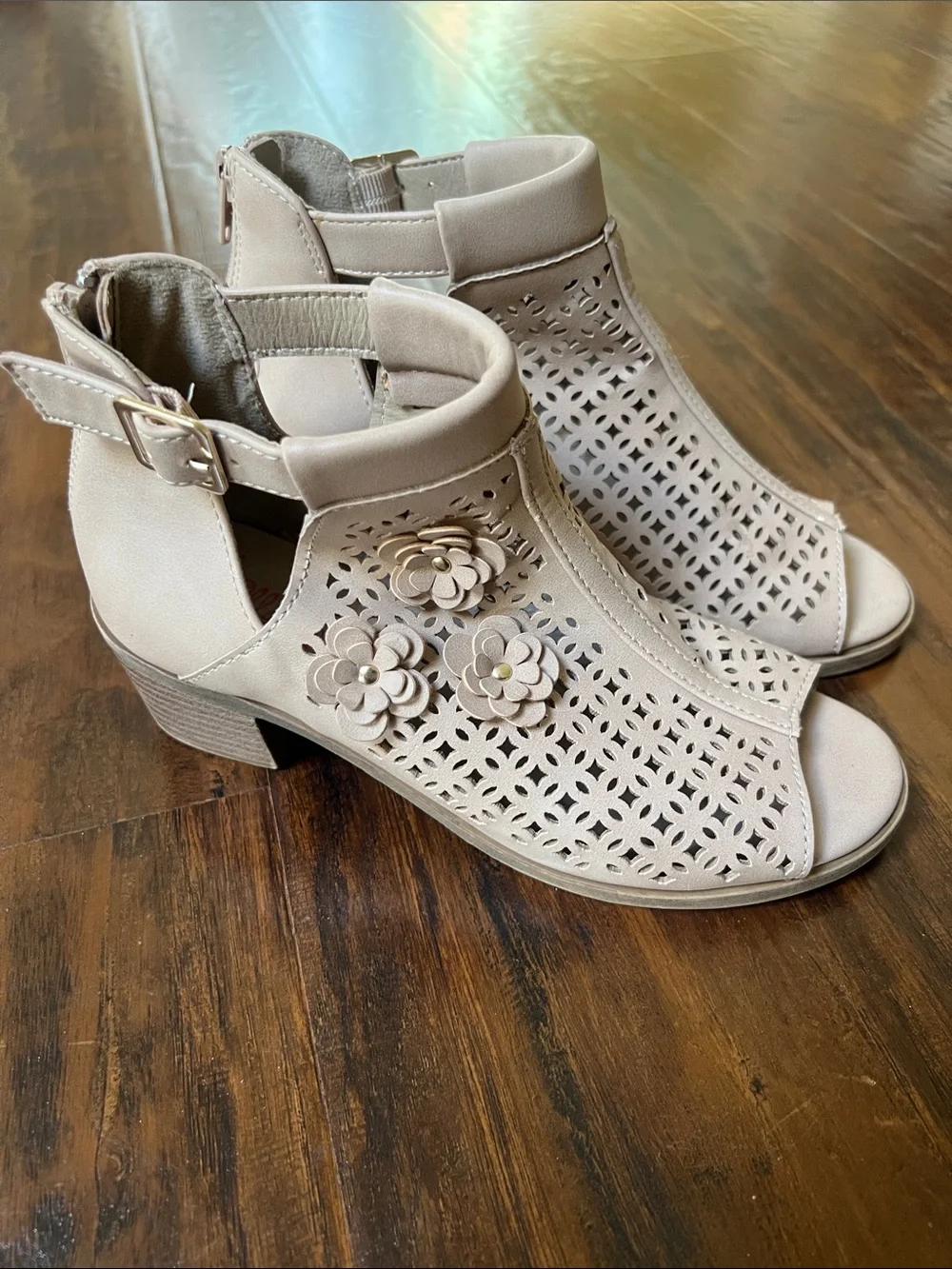 Jellypop Girls' Floral Laser-Cut Open-Toe Booties - Beige Size 3